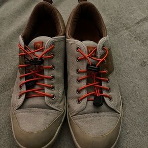 Men’s Merrell shoes in a size men’s 10 near perfect condition